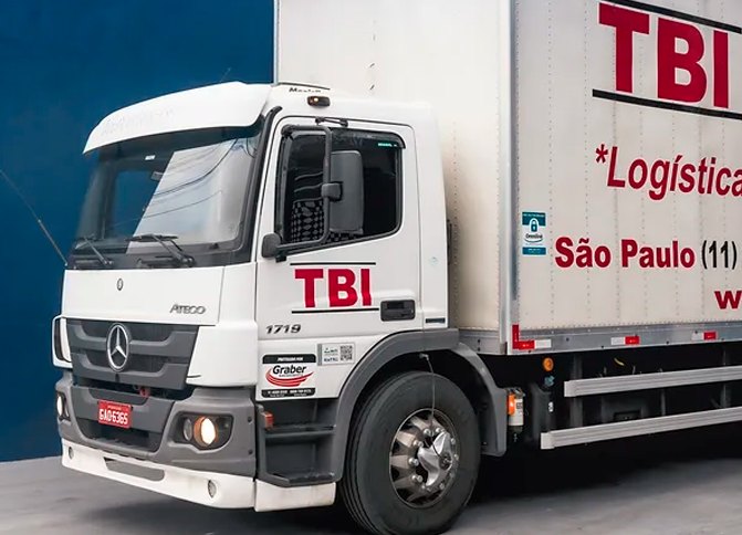 Caminhão da frota própria da TBI